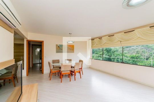 Sala de apartamento para alugar com 3 quartos, 99m² em Petrópolis, Porto Alegre