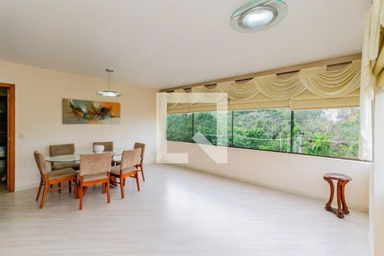 Sala de apartamento para alugar com 3 quartos, 99m² em Petrópolis, Porto Alegre