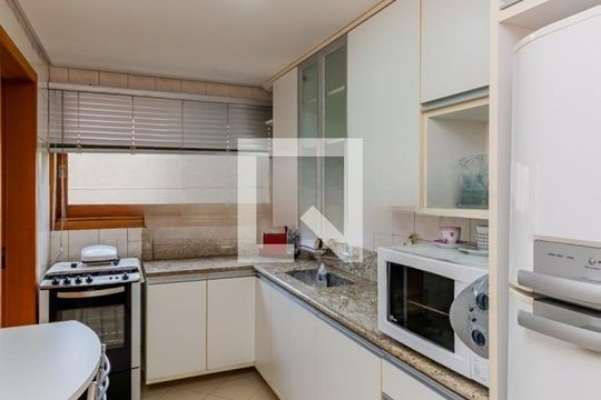 Cozinha de apartamento para alugar com 3 quartos, 99m² em Petrópolis, Porto Alegre