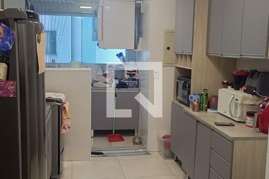 Cozinha de apartamento à venda com 3 quartos, 80m² em Vila Gilda, Santo André