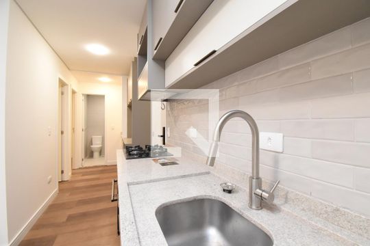 Sala/Cozinha de apartamento à venda com 2 quartos, 46m² em Centro, Curitiba