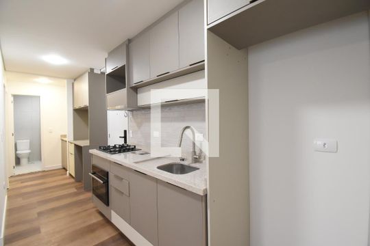 Sala/Cozinha de apartamento à venda com 2 quartos, 46m² em Centro, Curitiba