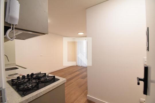 Sala/Cozinha de apartamento à venda com 2 quartos, 46m² em Centro, Curitiba