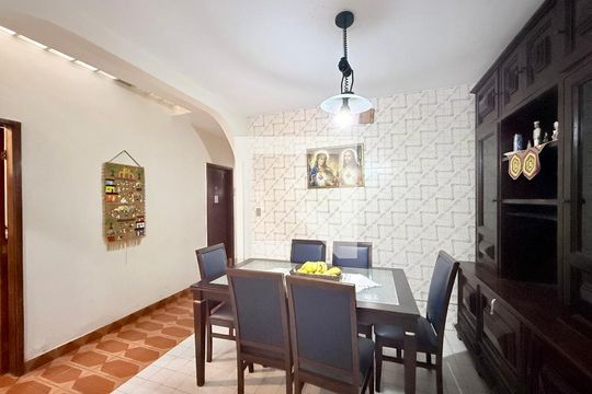 Sala  de casa à venda com 3 quartos, 110m² em Campo Grande, São Paulo