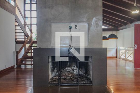 Sala de casa de condomínio para alugar com 4 quartos, 840m² em Cavalhada, Porto Alegre