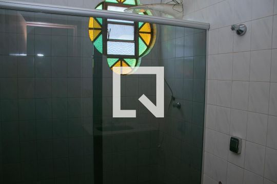 Casa para alugar com 4 quartos, 400m² em Cachoeirinha, Belo Horizonte