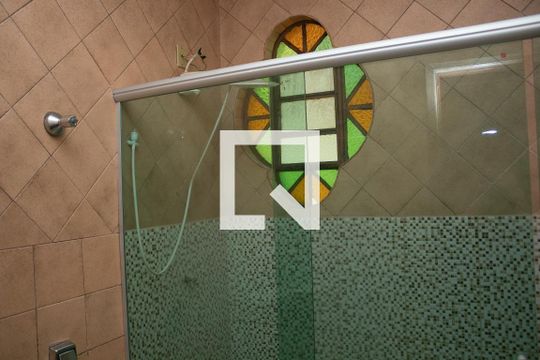Casa para alugar com 4 quartos, 400m² em Cachoeirinha, Belo Horizonte