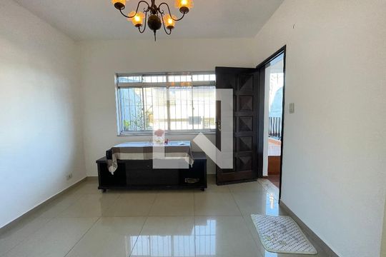 Sala de casa à venda com 5 quartos, 120m² em Vila Dalva, São Paulo