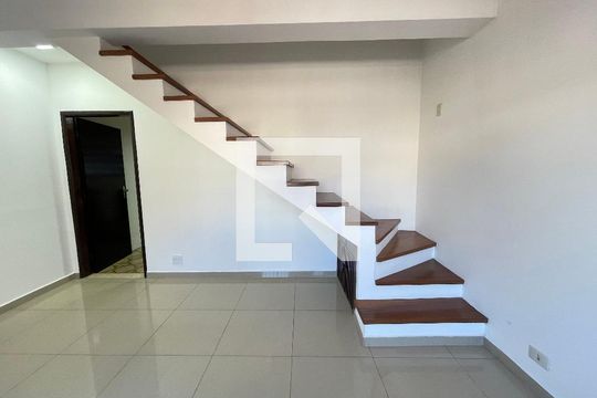 Sala de casa à venda com 5 quartos, 120m² em Vila Dalva, São Paulo