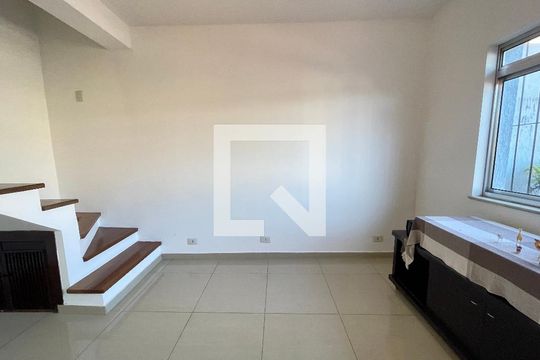 Sala de casa à venda com 5 quartos, 120m² em Vila Dalva, São Paulo