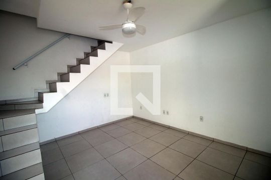 Casa para alugar com 2 quartos, 84m² em Brás de Pina, Rio de Janeiro