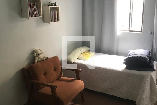 Quarto de casa à venda com 3 quartos, 360m² em Coqueiros, Belo Horizonte