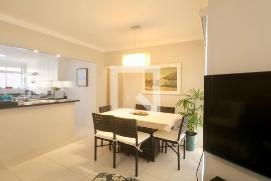 Sala de apartamento para alugar com 3 quartos, 92m² em Jardim Belmar, Guarujá