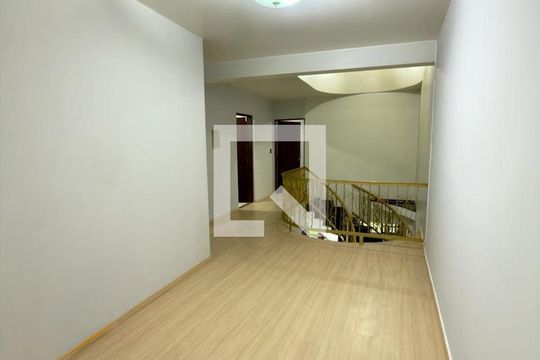 Quarto de casa à venda com 3 quartos, 315m² em Vila Vitória, Santo André