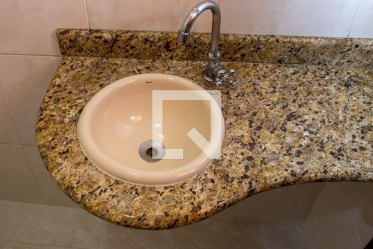 Lavabo de casa à venda com 5 quartos, 249m² em Centro, Diadema