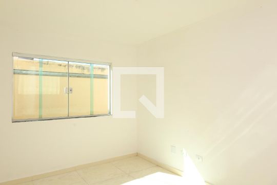 Sala de casa de condomínio para alugar com 2 quartos, 68m² em Itaquera, São Paulo