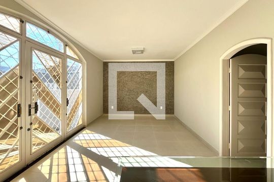 Sala 1 de casa à venda com 4 quartos, 190m² em Jardim Leonor, Campinas