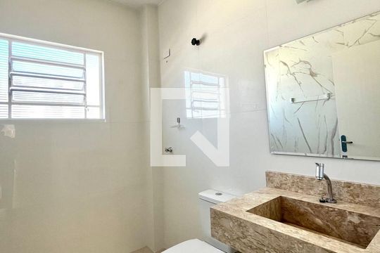 Banheiro de casa à venda com 4 quartos, 190m² em Jardim Leonor, Campinas