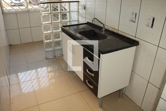 Cozinha de apartamento para alugar com 2 quartos, 50m² em Jardim Isis, Cotia