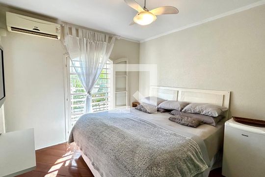 Quarto Suíte de casa à venda com 3 quartos, 190m² em Vila Augusta, Guarulhos