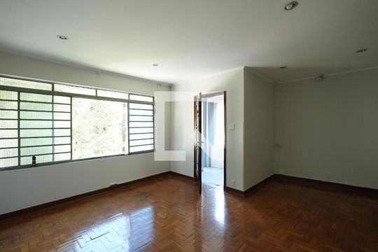 Sala de casa para alugar com 2 quartos, 143m² em Jardim Bela Vista, Santo André