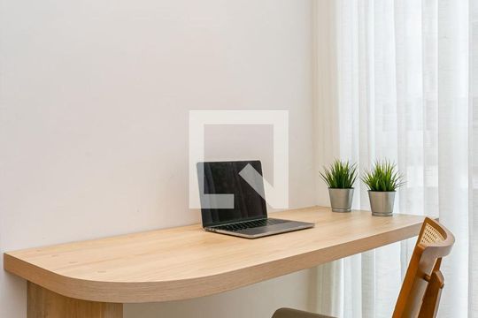 Sala de apartamento para alugar com 2 quartos, 70m² em Córrego Grande, Florianópolis