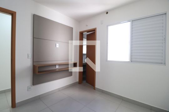 Quarto 1 - Suíte de apartamento para alugar com 3 quartos, 70m² em Granja Marileusa, Uberlândia