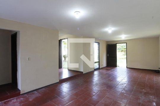 Casa para alugar com 4 quartos, 268m² em Ogiva, Cabo Frio