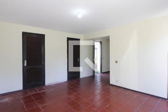 Casa para alugar com 4 quartos, 268m² em Ogiva, Cabo Frio