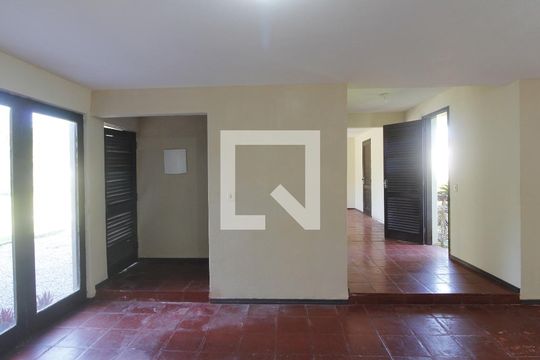 Casa para alugar com 4 quartos, 268m² em Ogiva, Cabo Frio