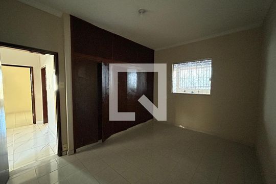 Casa à venda com 4 quartos, 240m² em Tupi, Belo Horizonte