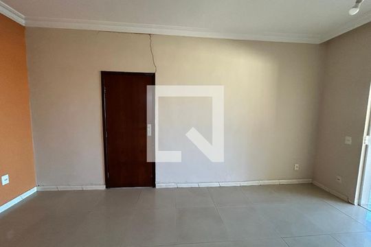 Casa à venda com 4 quartos, 240m² em Tupi, Belo Horizonte