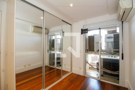 Suíte 1 de apartamento à venda com 2 quartos, 156m² em Pinheiros, São Paulo