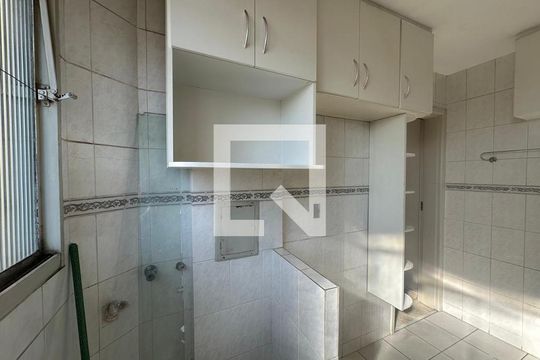 Cozinha de apartamento para alugar com 2 quartos, 45m² em Jardim Montanhês, Belo Horizonte