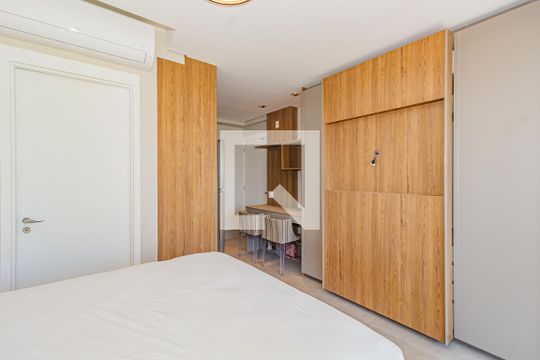 Sala/Quarto de kitnet/studio para alugar com 1 quarto, 27m² em Cidade Monções, São Paulo