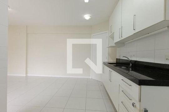 Sala/cozinha de apartamento para alugar com 2 quartos, 80m² em Trindade, Florianópolis