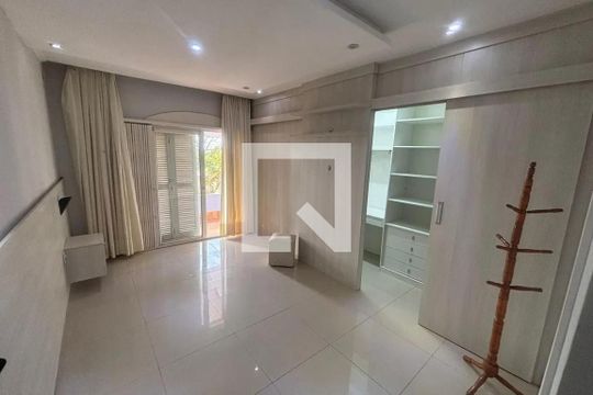 Quarto 1 de casa à venda com 3 quartos, 250m² em Vl Sto Agostinho, Porto Alegre