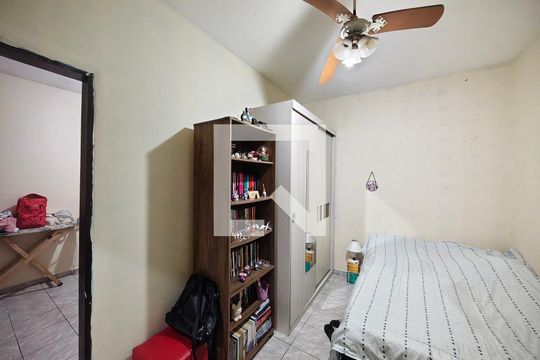 Quarto 1  de casa para alugar com 2 quartos, 40m² em Jardim Flor de Maio, São Paulo