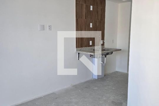 Sala/Quarto/Cozinha de kitnet/studio à venda com 1 quarto, 28m² em Vila Pirajussara, São Paulo