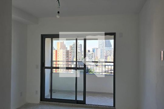 Sala/Quarto/Cozinha de kitnet/studio à venda com 1 quarto, 28m² em Vila Pirajussara, São Paulo