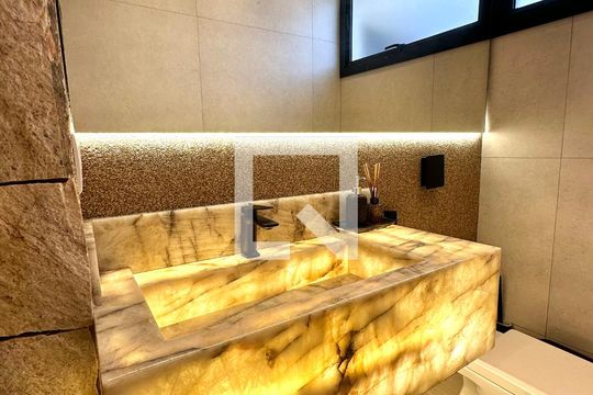 Banheiro de apartamento à venda com 4 quartos, 230m² em Res. Araguaia, Goiânia