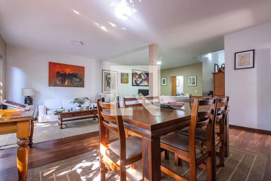 Sala de casa à venda com 4 quartos, 300m² em Vila Madalena, São Paulo