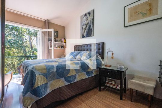 Suíte 1 de casa à venda com 4 quartos, 300m² em Vila Madalena, São Paulo