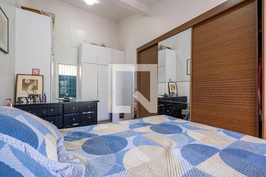 Suíte 1 de casa à venda com 4 quartos, 300m² em Vila Madalena, São Paulo