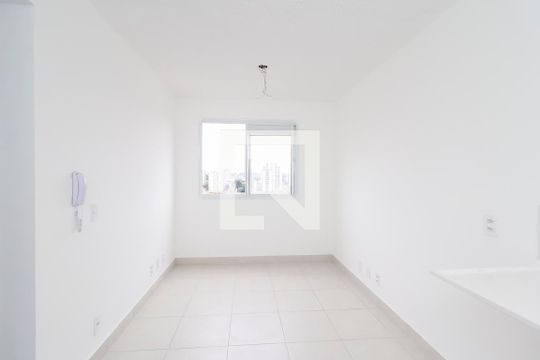 Sala/Cozinha de apartamento para alugar com 2 quartos, 32m² em Vila Carmosina, São Paulo