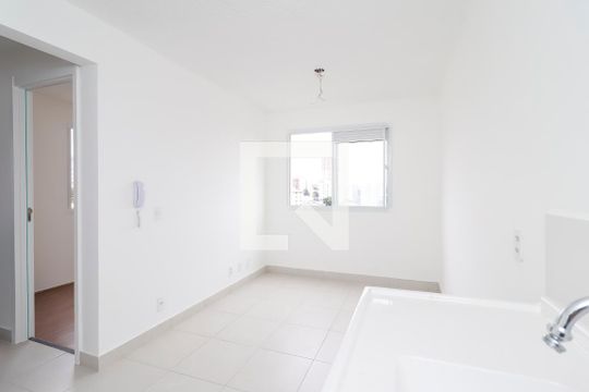 Apartamento para alugar com 2 quartos, 32m² em Vila Carmosina, São Paulo