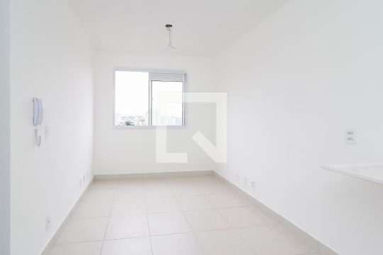 Sala/Cozinha de apartamento para alugar com 2 quartos, 32m² em Vila Carmosina, São Paulo