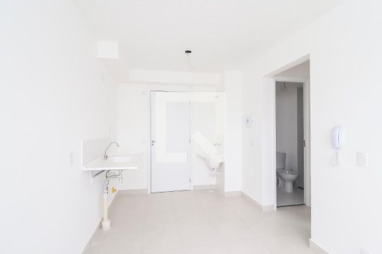 Sala/Cozinha de apartamento para alugar com 2 quartos, 32m² em Vila Carmosina, São Paulo