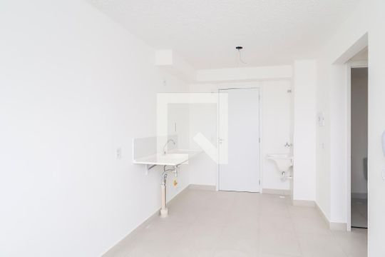 Sala/Cozinha de apartamento para alugar com 2 quartos, 32m² em Vila Carmosina, São Paulo