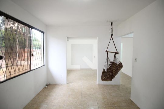 Sala de casa para alugar com 2 quartos, 130m² em Jardim do Salso, Porto Alegre